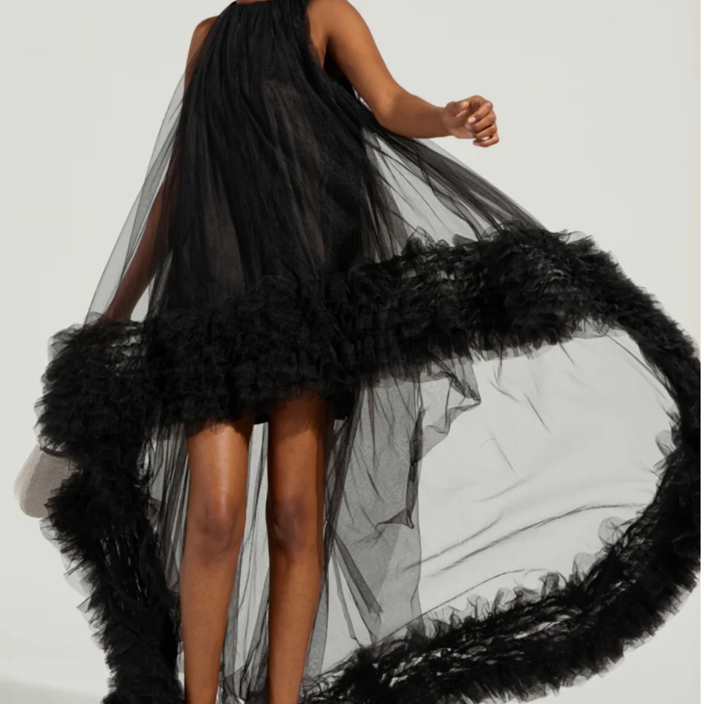 ARI TULLE RUFFLE HIGH LOW DRESS IN BLACK - S